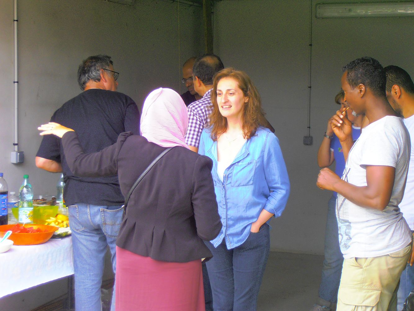 Photo de personnes qui discutent